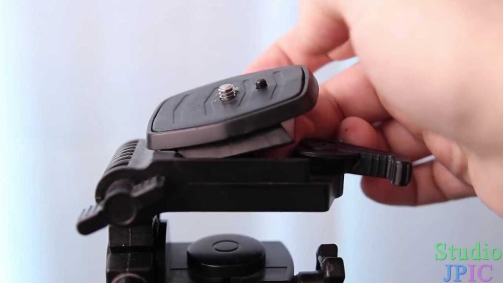 How to Attach a Canon Camera to a Tripod