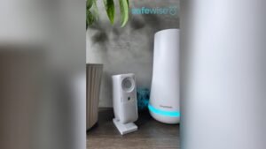 how long do simplisafe camera batteries last