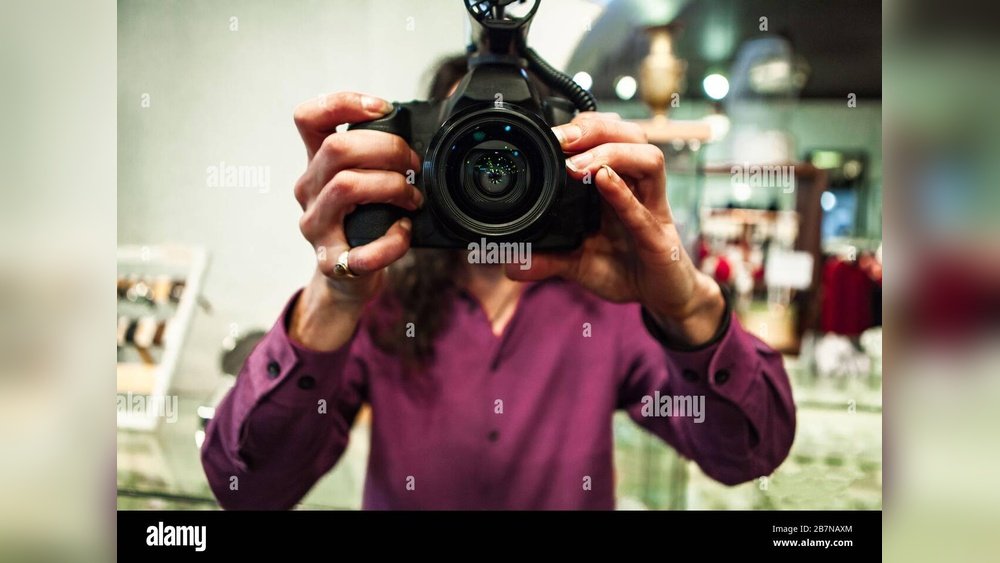 how to hold camera up without tripod