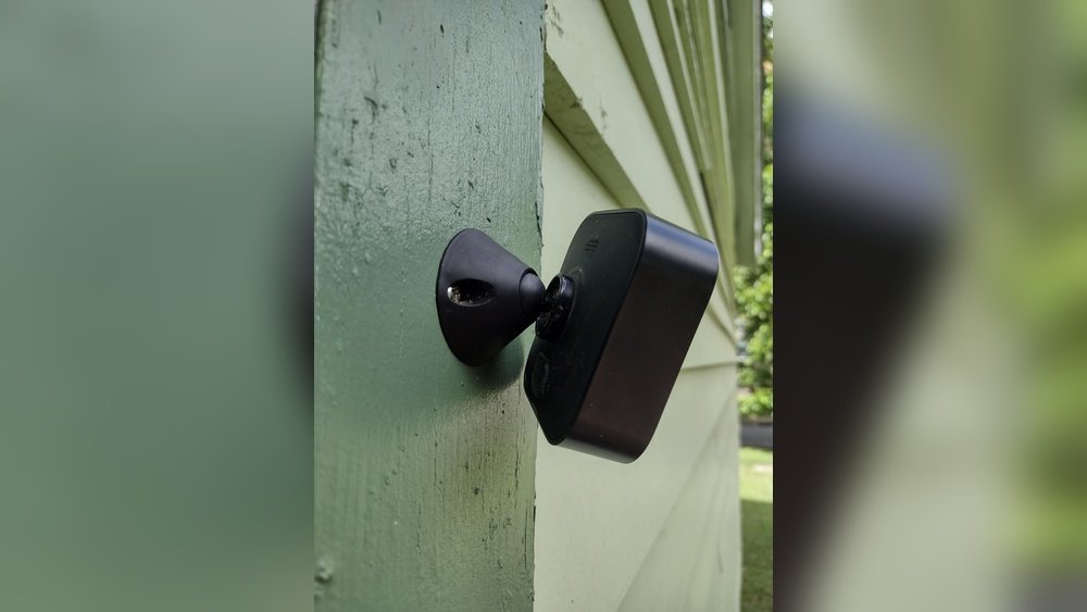 how to remove blink camera from mount without tool