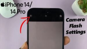 how to turn on flash on iphone camera