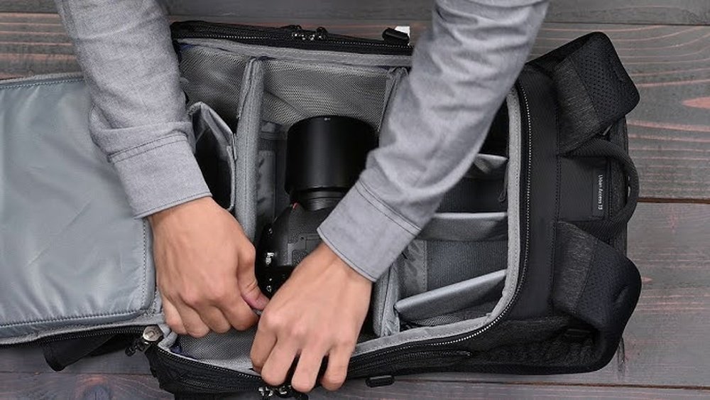 how to use camera bag dividers