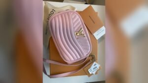 what are kindly camera bags made of