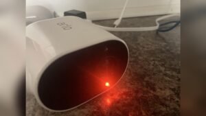 why is my arlo camera flashing orange