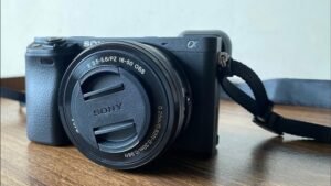 how to put camera strap on sony a6400